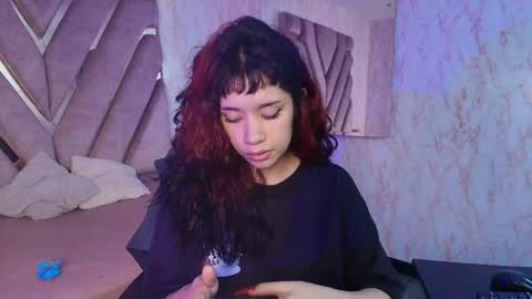 red_pandaa online show from June 3, 2026, 3:42 am