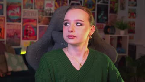 Snapshot of red_queeen chatting on December 12, 2024, 5:48 pm QUEEN OF EVIL online show from December 12, 2024, 5:48 pm