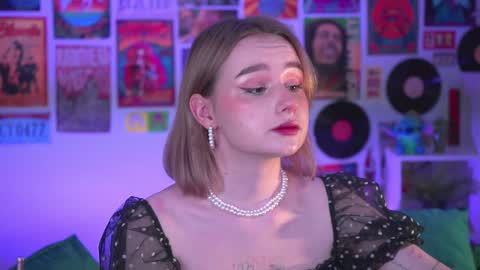 Snapshot of red_queeen chatting on December 23, 2024, 11:39 pm QUEEN OF EVIL online show from December 23, 2024, 11:39 pm