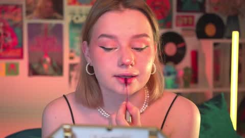 Snapshot of red_queeen chatting on December 27, 2024, 7:46 pm QUEEN OF EVIL online show from December 27, 2024, 7:46 pm