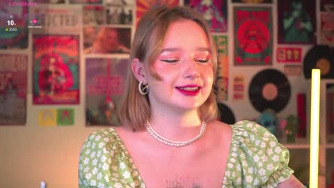 Snapshot of red_queeen chatting on December 28, 2024, 11:59 pm QUEEN OF EVIL online show from December 28, 2024, 11:59 pm