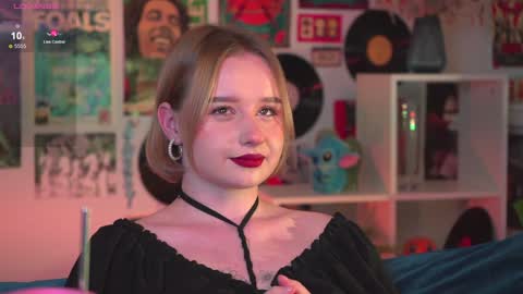 Snapshot of red_queeen chatting on January 5, 2025, 9:57 pm QUEEN OF EVIL online show from January 5, 2025, 9:57 pm