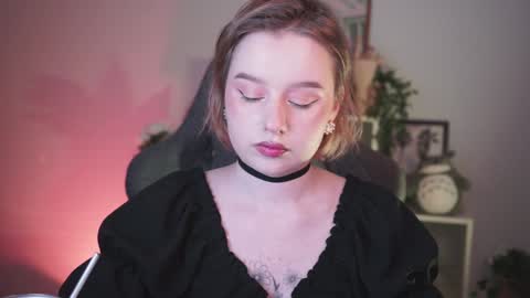 Snapshot of red_queeen chatting on January 9, 2025, 6:15 pm QUEEN OF EVIL online show from January 9, 2025, 6:15 pm