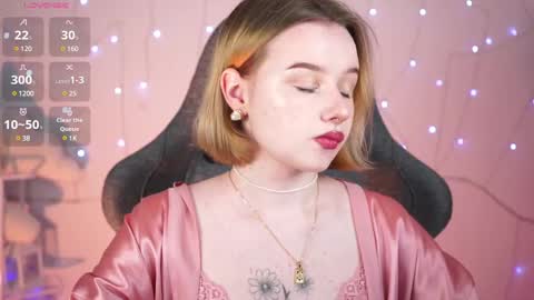 Snapshot of red_queeen chatting on February 25, 2025, 2:14 am QUEEN OF EVIL online show from February 25, 2025, 2:14 am