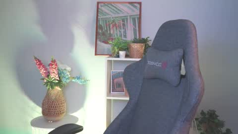 Snapshot of red_queeen chatting on March 9, 2025, 1:56 am QUEEN OF EVIL online show from March 9, 2025, 1:56 am