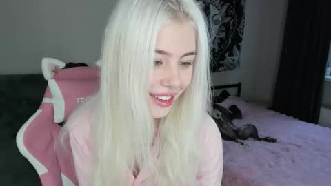 Erika online show from November 9, 2025, 8:34 am