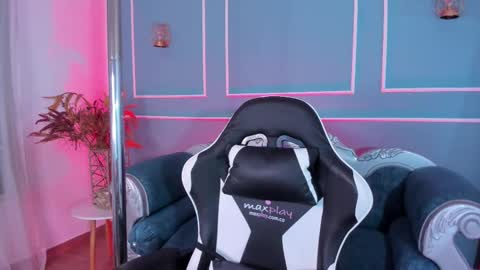     online show from October 3, 2025, 11:18 am