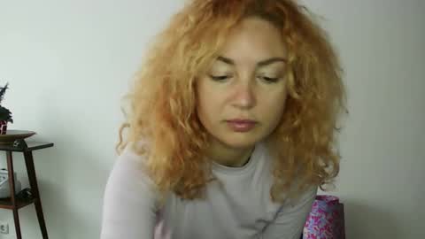 reddgirll online show from January 19, 2025, 11:45 am