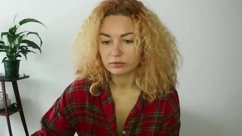 reddgirll online show from February 1, 2025, 10:26 am
