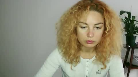 reddgirll online show from February 4, 2025, 8:35 am