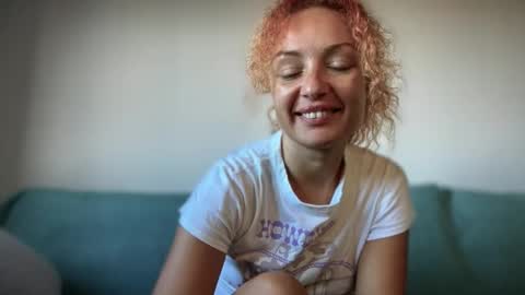 Snapshot of reddgirll chatting on October 20, 2025, 9:32 am reddgirll online show from October 20, 2025, 9:32 am