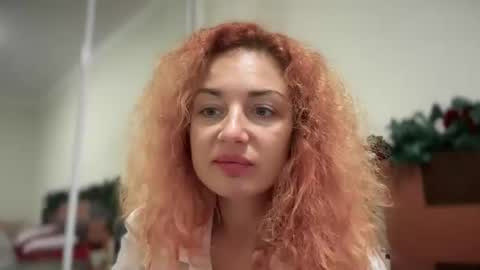 Snapshot of reddgirll chatting on November 28, 2025, 10:40 am reddgirll online show from November 28, 2025, 10:40 am