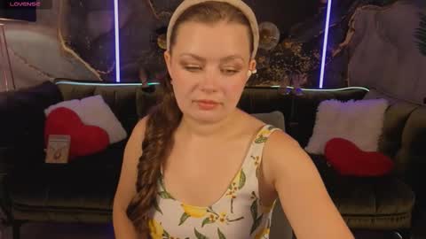 Lily online show from September 12, 2025, 7:47 pm