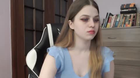 Snapshot of redhead_rabbit chatting on December 21, 2024, 2:30 am Lily online show from December 21, 2024, 2:30 am