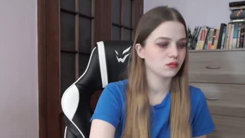 Snapshot of redhead_rabbit chatting on December 28, 2024, 3:26 am Lily online show from December 28, 2024, 3:26 am