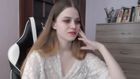 Snapshot of redhead_rabbit chatting on December 29, 2024, 6:14 am Lily online show from December 29, 2024, 6:14 am