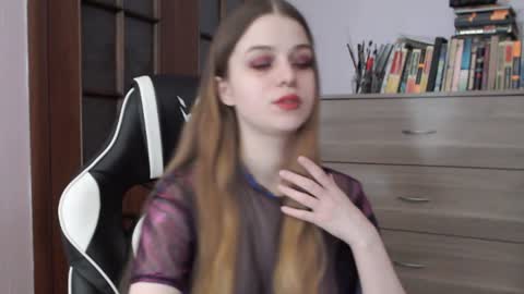 Snapshot of redhead_rabbit chatting on December 30, 2024, 3:14 am Lily online show from December 30, 2024, 3:14 am