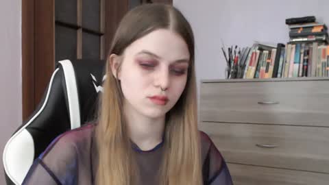 Snapshot of redhead_rabbit chatting on December 30, 2024, 6:20 am Lily online show from December 30, 2024, 6:20 am