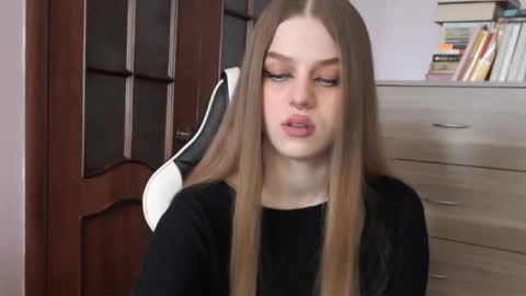 Snapshot of redhead_rabbit chatting on September 14, 2025, 2:33 am Lily online show from September 14, 2025, 2:33 am