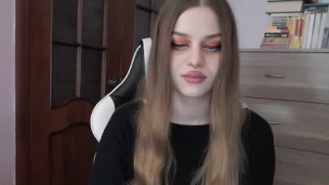 Snapshot of redhead_rabbit chatting on September 24, 2025, 1:20 am Lily online show from September 24, 2025, 1:20 am