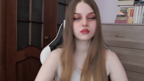 Snapshot of redhead_rabbit chatting on October 2, 2025, 1:56 am Lily online show from October 2, 2025, 1:56 am