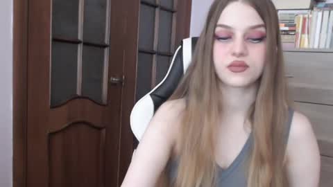 Snapshot of redhead_rabbit chatting on October 15, 2025, 2:22 am Lily online show from October 15, 2025, 2:22 am