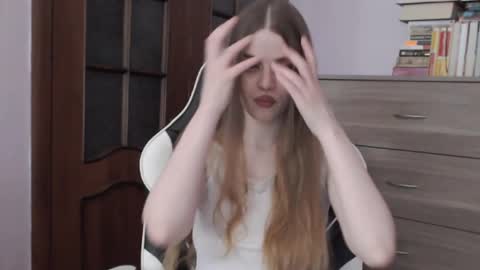 Snapshot of redhead_rabbit chatting on October 27, 2025, 2:26 am Lily online show from October 27, 2025, 2:26 am