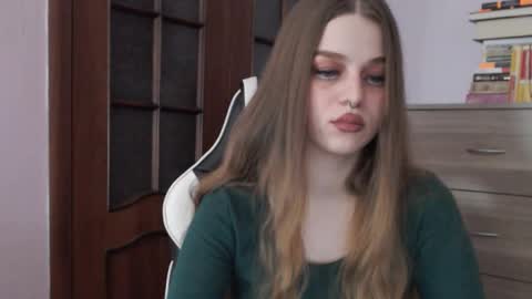 Snapshot of redhead_rabbit chatting on October 28, 2025, 2:04 am Lily online show from October 28, 2025, 2:04 am