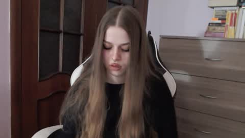 Snapshot of redhead_rabbit chatting on November 9, 2025, 2:10 am Lily online show from November 9, 2025, 2:10 am