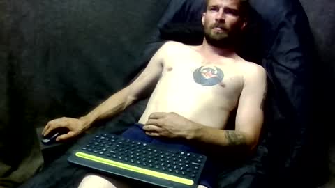 Snapshot of redheadlover828 chatting on November 9, 2025, 2:10 am Kevin online show from November 9, 2025, 2:10 am