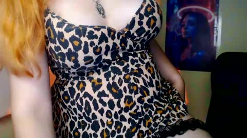 Snapshot of redhotqueen1 chatting on July 28, 2026, 4:39 pm Rina online show from July 28, 2026, 4:39 pm