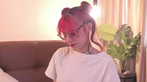 Snapshot of redmeloddy chatting on March 6, 2025, 8:37 pm Meloddy online show from March 6, 2025, 8:37 pm