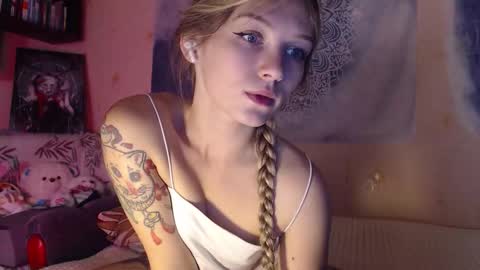 Snapshot of redmoonhead chatting on October 5, 2025, 9:51 am Ana online show from October 5, 2025, 9:51 am