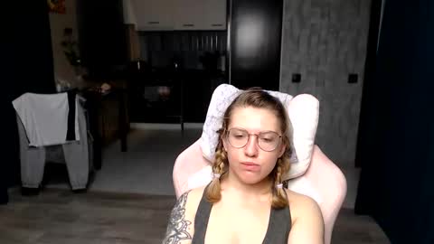 Snapshot of reginasmilee chatting on September 24, 2025, 1:20 am Regina online show from September 24, 2025, 1:20 am