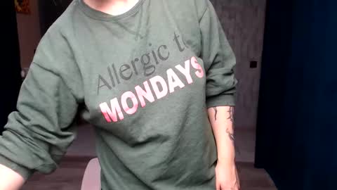 Snapshot of reginasmilee chatting on September 30, 2025, 2:49 am Regina online show from September 30, 2025, 2:49 am