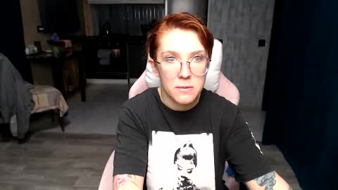 Snapshot of reginasmilee chatting on October 15, 2025, 2:44 am Regina online show from October 15, 2025, 2:44 am