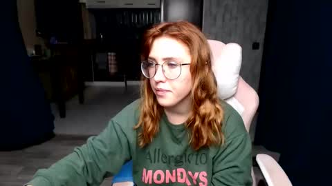 Snapshot of reginasmilee chatting on October 17, 2025, 11:40 pm Regina online show from October 17, 2025, 11:40 pm