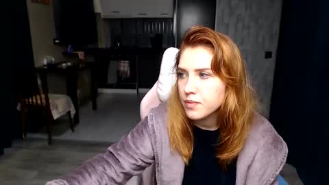 Snapshot of reginasmilee chatting on October 21, 2025, 12:11 am Regina online show from October 21, 2025, 12:11 am