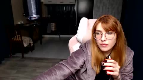 Snapshot of reginasmilee chatting on October 23, 2025, 11:42 am Regina online show from October 23, 2025, 11:42 am