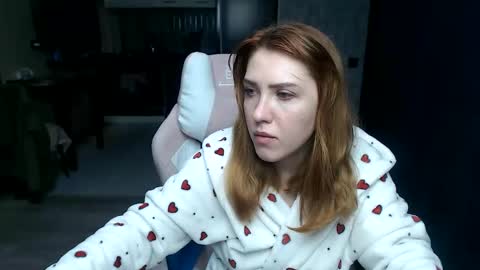 Snapshot of reginasmilee chatting on October 27, 2025, 12:26 am Regina online show from October 27, 2025, 12:26 am