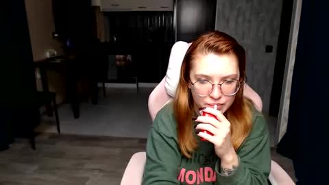 Snapshot of reginasmilee chatting on November 1, 2025, 12:56 am Regina online show from November 1, 2025, 12:56 am