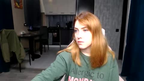 Snapshot of reginasmilee chatting on November 2, 2025, 1:19 am Regina online show from November 2, 2025, 1:19 am