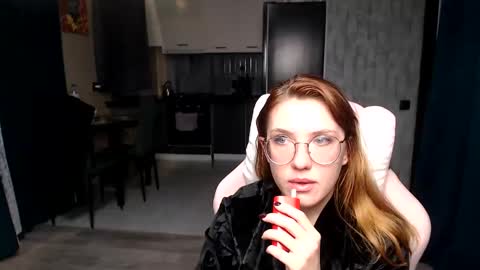 Snapshot of reginasmilee chatting on November 8, 2025, 12:33 am Regina online show from November 8, 2025, 12:33 am