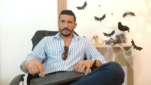 Snapshot of reiko_85_ chatting on October 7, 2025, 4:04 pm REIKO online show from October 7, 2025, 4:04 pm