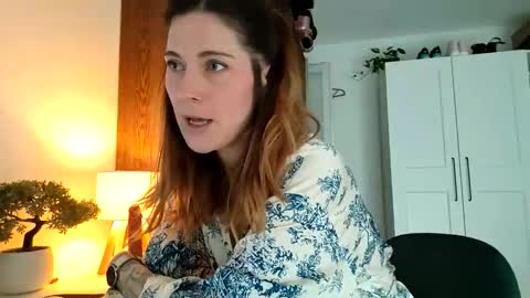 Snapshot of reileyfoxx chatting on April 9, 2026, 6:19 am Reiley online show from April 9, 2026, 6:19 am