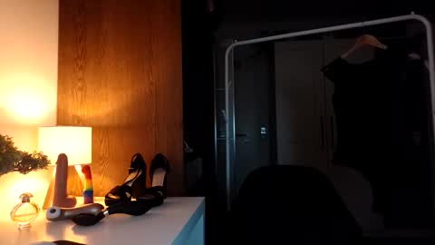 Snapshot of reileyfoxx chatting on April 13, 2026, 9:09 pm Reiley online show from April 13, 2026, 9:09 pm