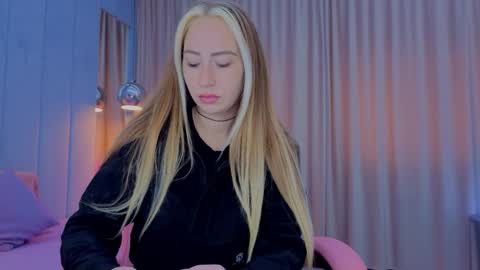 reina cummings online show from November 9, 2025, 6:44 am