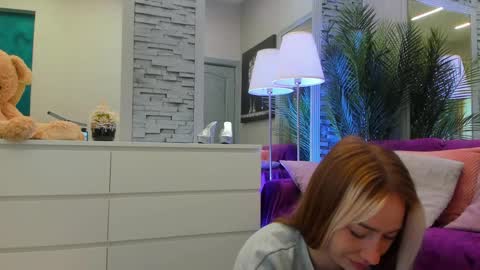 Snapshot of reina_cummings chatting on May 17, 2026, 5:38 am reina cummings online show from May 17, 2026, 5:38 am