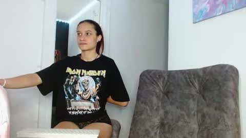 Snapshot of reina_reina chatting on February 25, 2026, 3:49 am reina_reina online show from February 25, 2026, 3:49 am