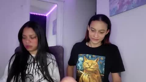 Snapshot of reina_reina chatting on April 4, 2026, 5:06 am reina_reina online show from April 4, 2026, 5:06 am